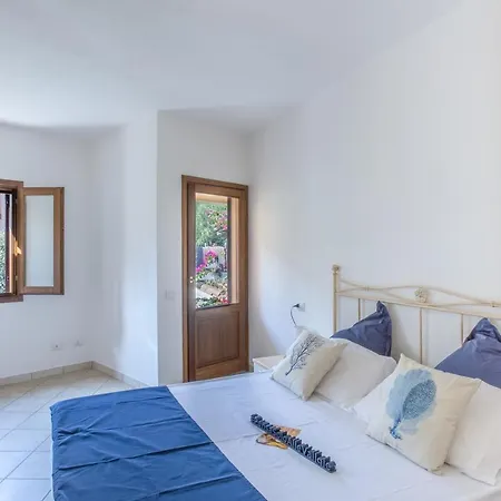 Tanaunella מלון דירות 3*