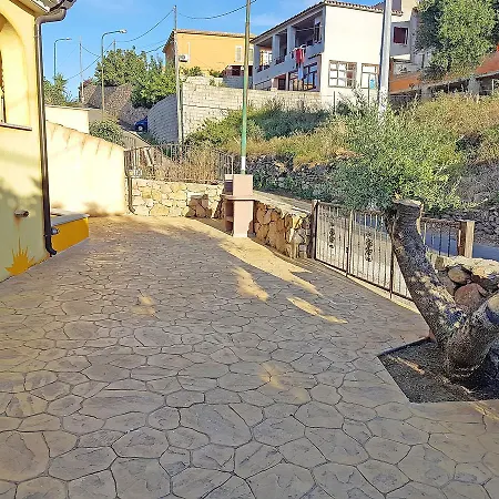 Tanaunella 3* בודוני